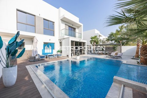 4 dormitorios Villa en  Yas Island, UAE No. 9448 1