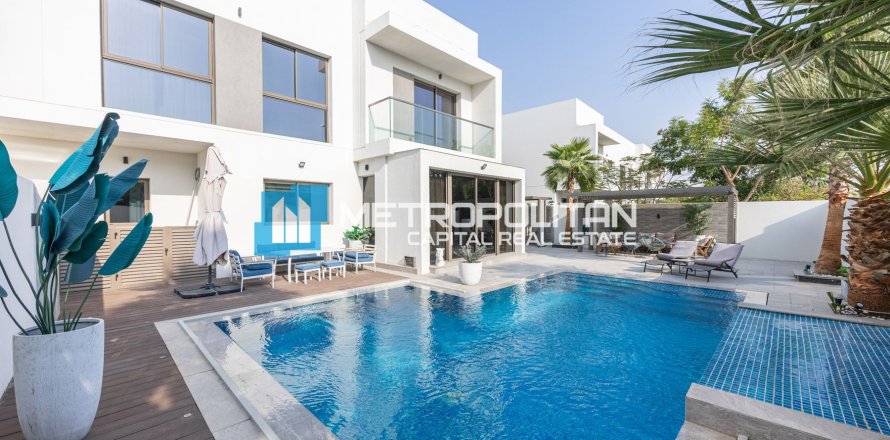 4 bedrooms Villa on the Yas Island, UAE No. 9448