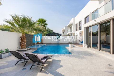 4 dormitorios Villa en  Yas Island, UAE No. 9448 11