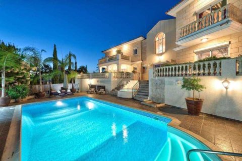 5 bedrooms Villa in Agios Tychonas, Cyprus No. 31403 1