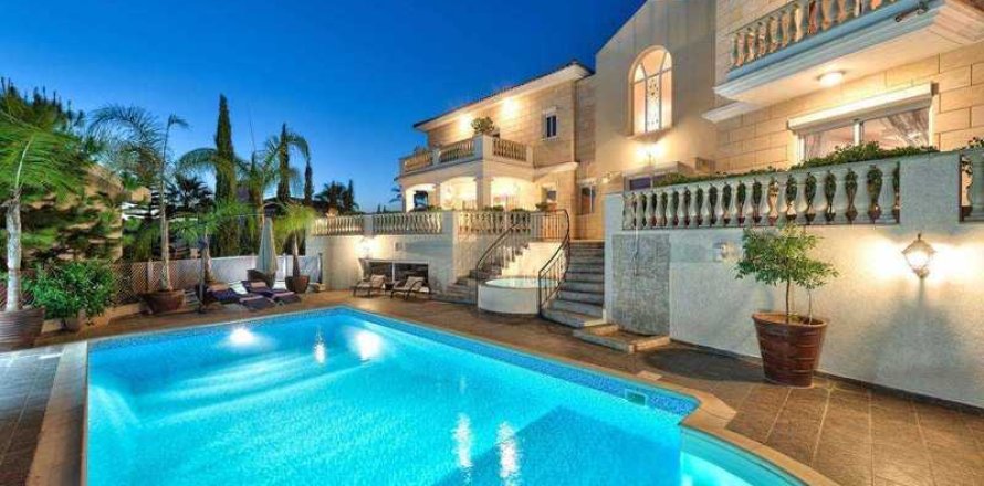 5 bedrooms Villa in Agios Tychonas, Cyprus No. 31403