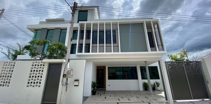 6 bedrooms House in Chiang Mai, Thailand No. 1599