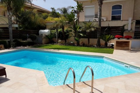 4 bedrooms Villa in Limassol, Cyprus No. 51327 8