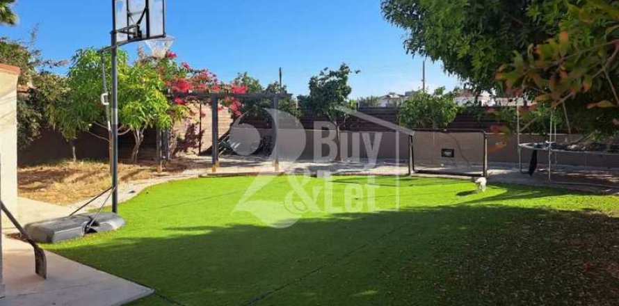 4 bedrooms Villa in Erimi, Cyprus No. 65446