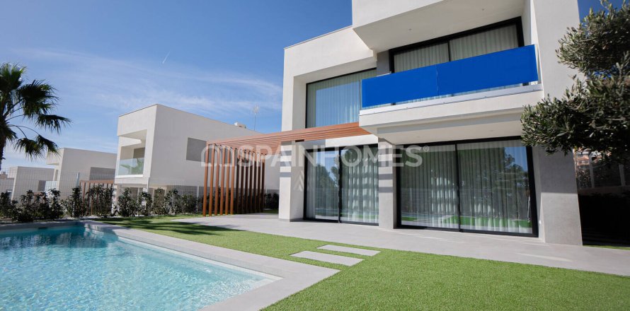 3 bedrooms Villa in Finestrat, Spain No. 25819