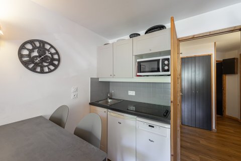 1 bedroom Apartment in Les Belleville, France No. 68384 3