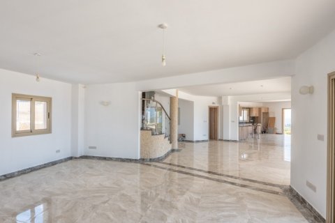 4 bedrooms Villa in Paphos, Cyprus No. 38093 5