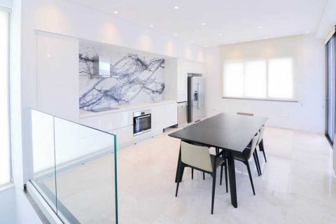 3 dormitorios Apartment en Limassol, Cyprus No. 72904 1